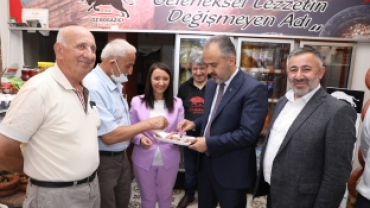 Bursa Büyükşehir Belediye Başkanı Alinur Aktaş' tan Pazaryeri Ziyareti